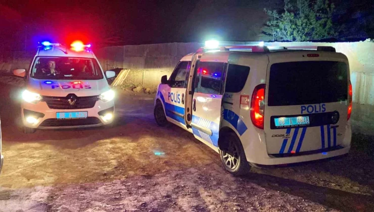 Borçlu Şahıs Mezarı Açıp Ateşe Verdi, Canlı Yayında Tüm Yaptıklarını Gösterdi