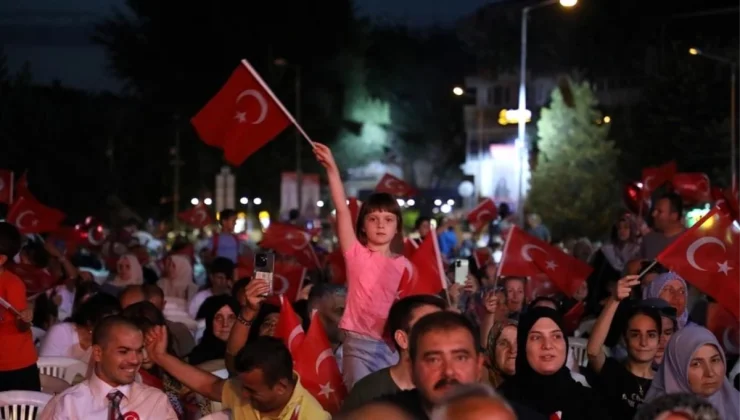 İnegöl, 15 Temmuz Demokrasi ve Milli Birlik Günü’nde meydanları doldurdu