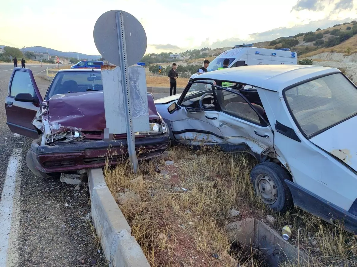 Besni’de Trafik Kazası: 4 Yaralı