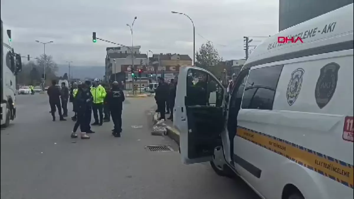 Sakarya’da TIR Kazası: 58 Yaşındaki Kadın Hayatını Kaybetti