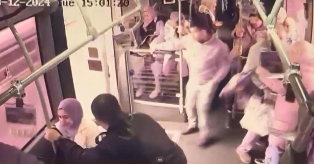 Rögar kapağı metrobüsün camını kırmıştı; yolcunun düştüğü anlar kamerada